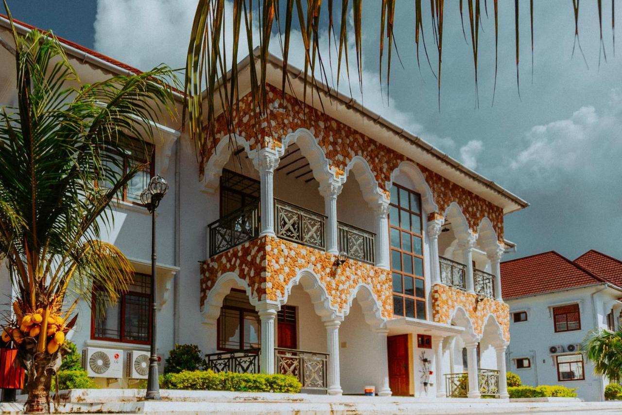 Sunny Palms Hotel Uroa