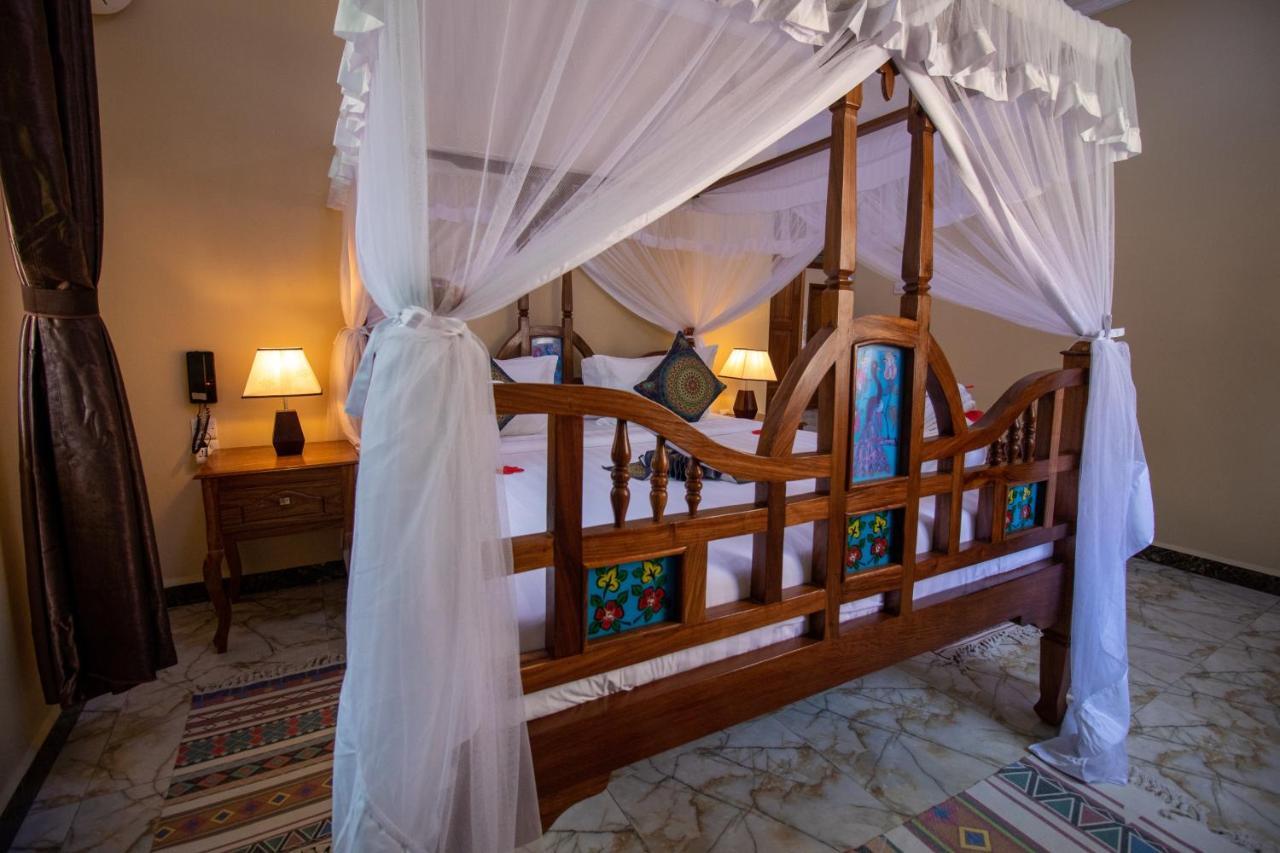 Sunny Palms Beach 4*