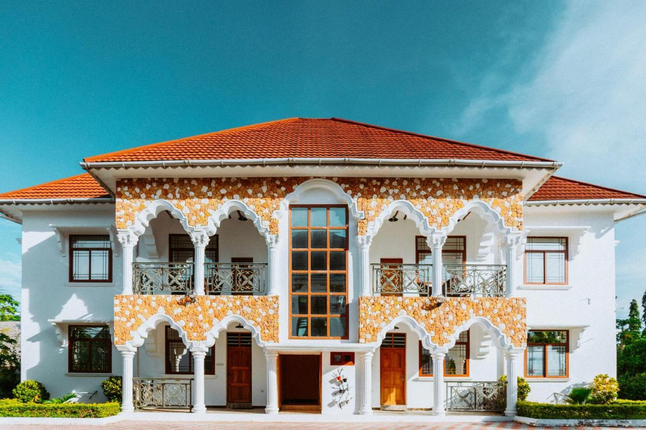 Sunny Palms Hotell 4*