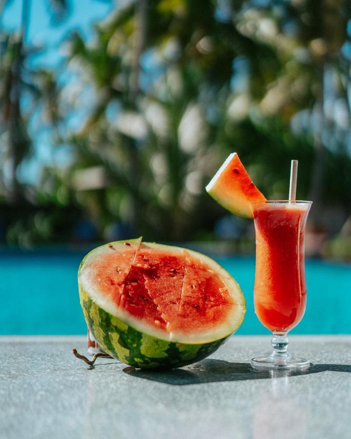 Hotell Sunny Palms Uroa