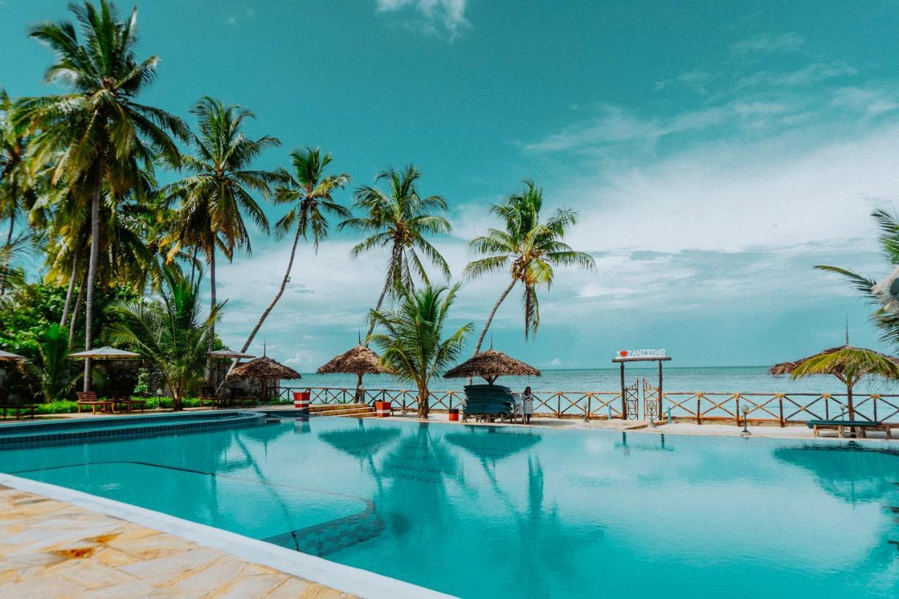 Sunny Palms Hotell 4*