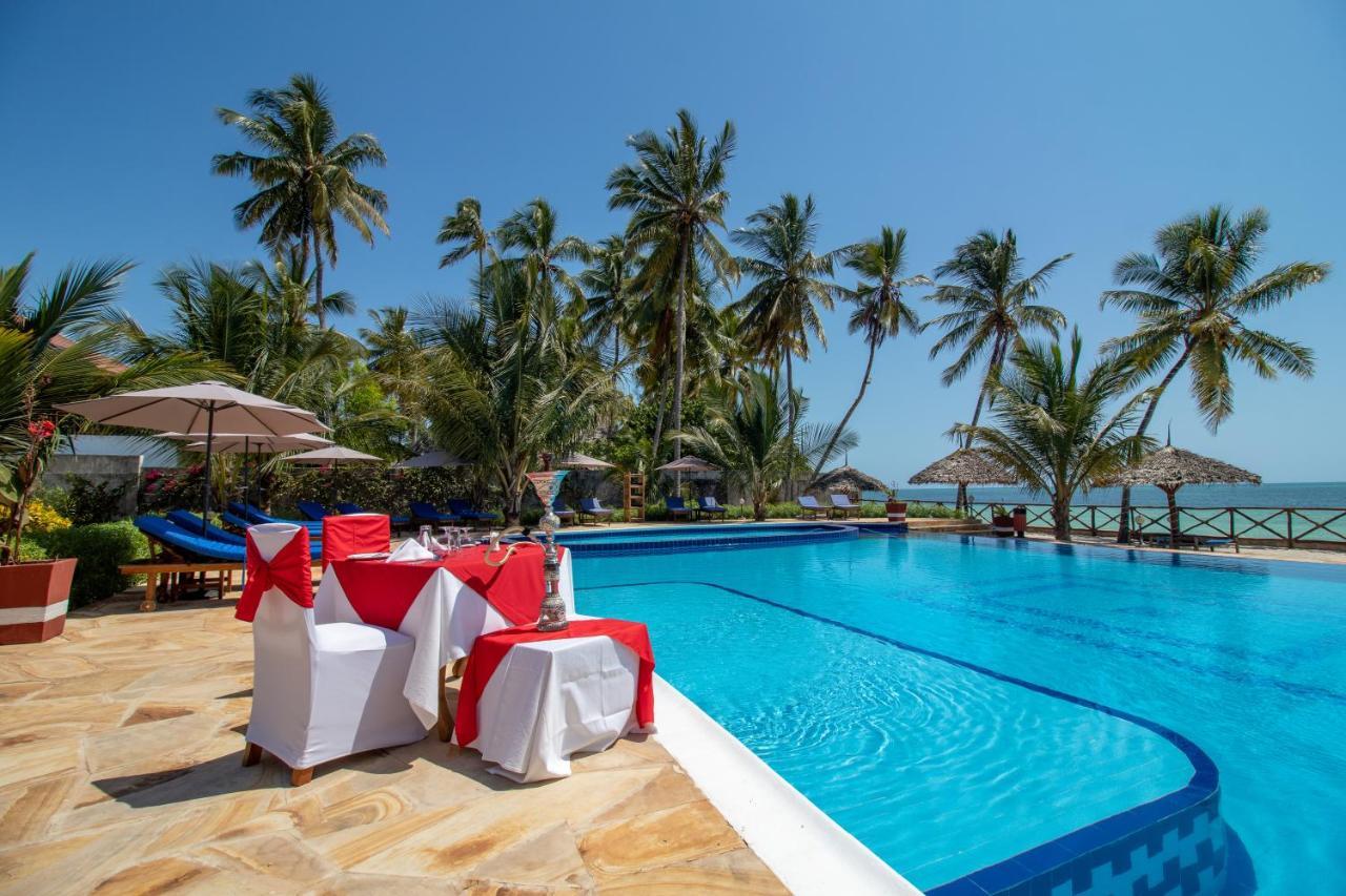Sunny Palms Hotell 4*
