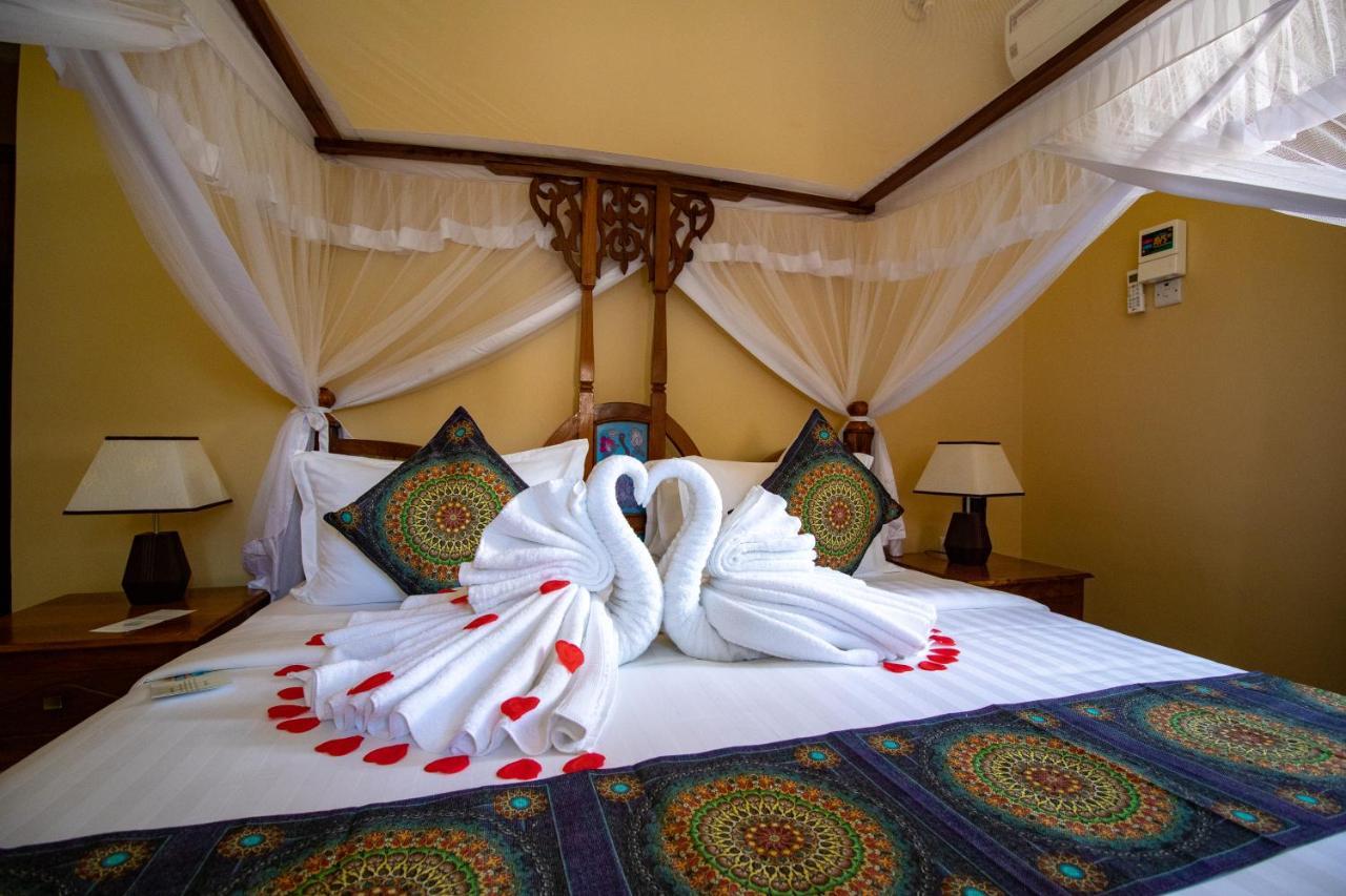 Sunny Palms Hotel