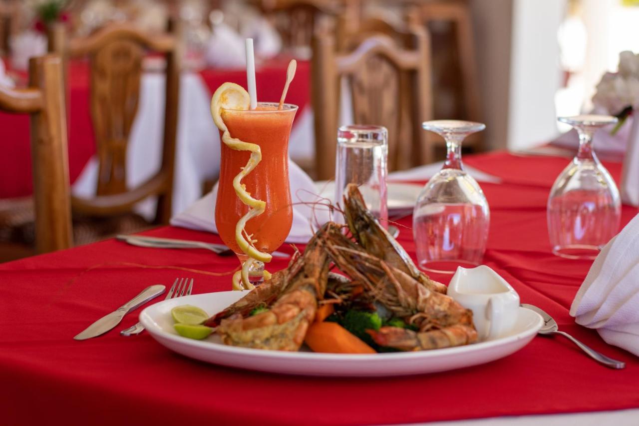 Hotell Sunny Palms Uroa