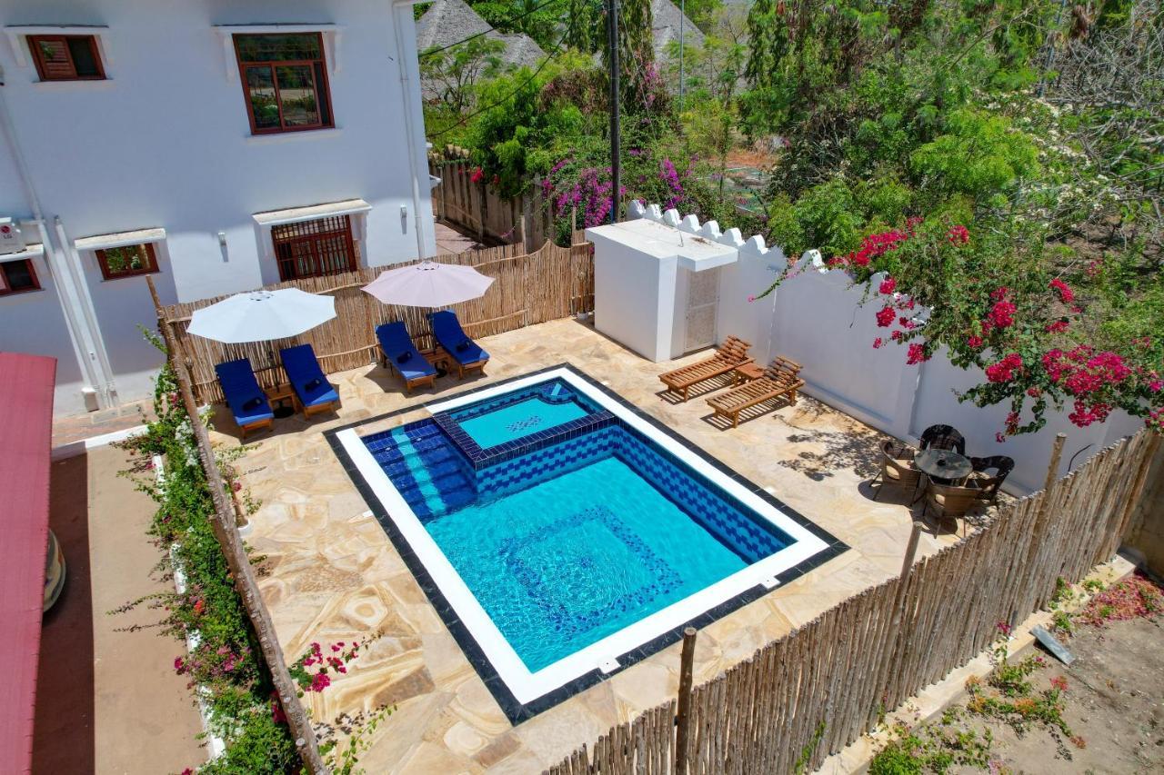 Sunny Palms Hotel 4*