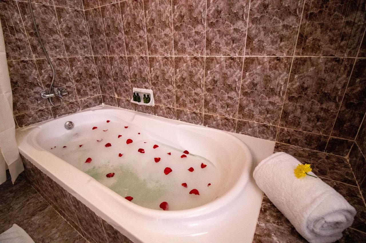 Hotell Sunny Palms Uroa