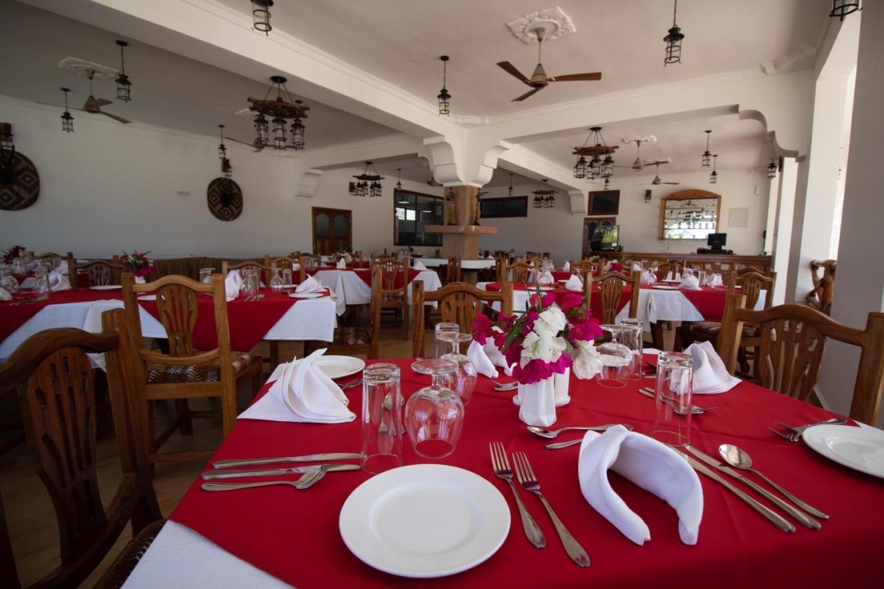 Sunny Palms Hotell Uroa
